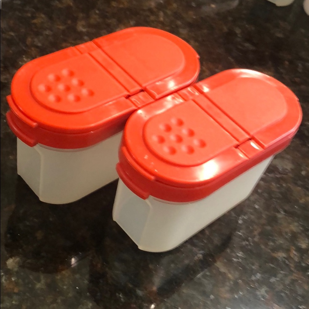 VTG 80’s Tupperware Spice Shaker Containers Set